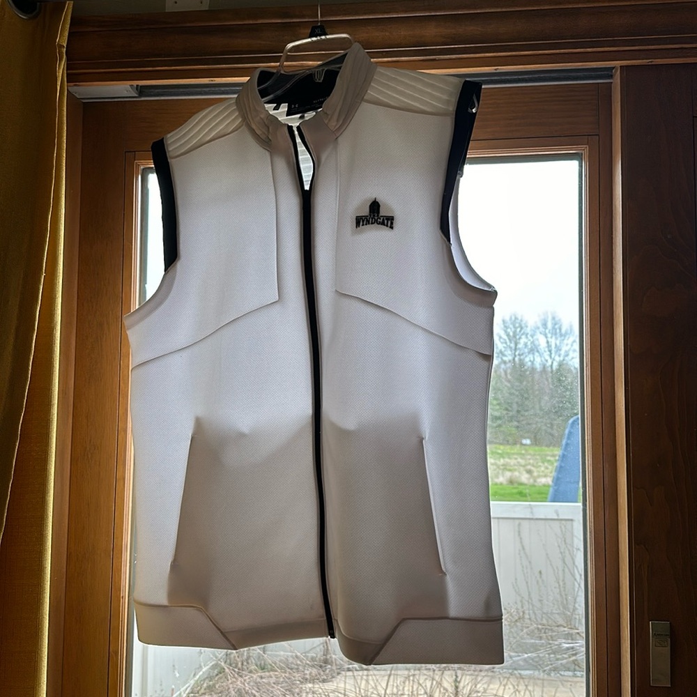 Men’s XL Golf Vest, lightweight polyester. Bundle and save